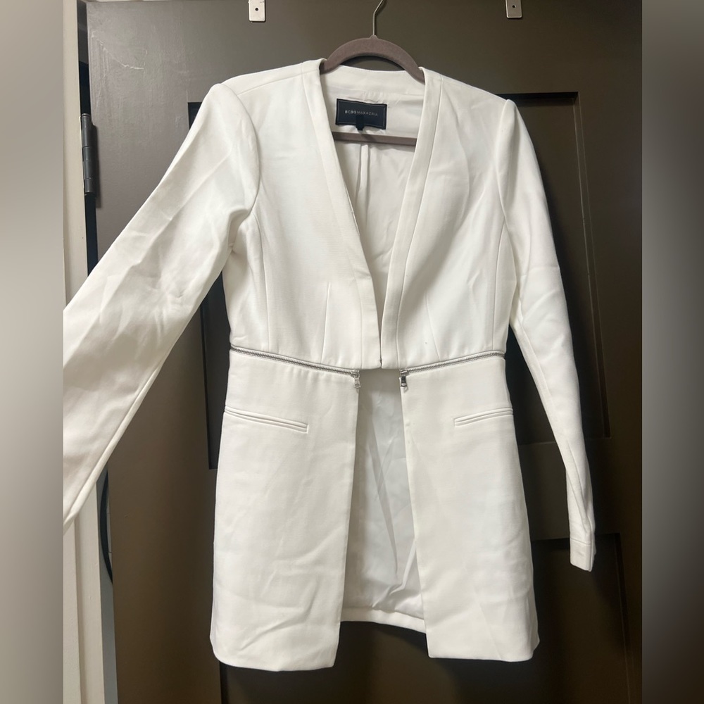 BCBG sleek white formal coat / jacket